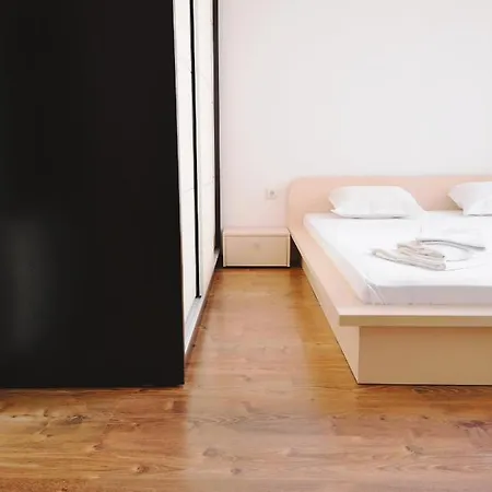 Siana 2 Apartman *
